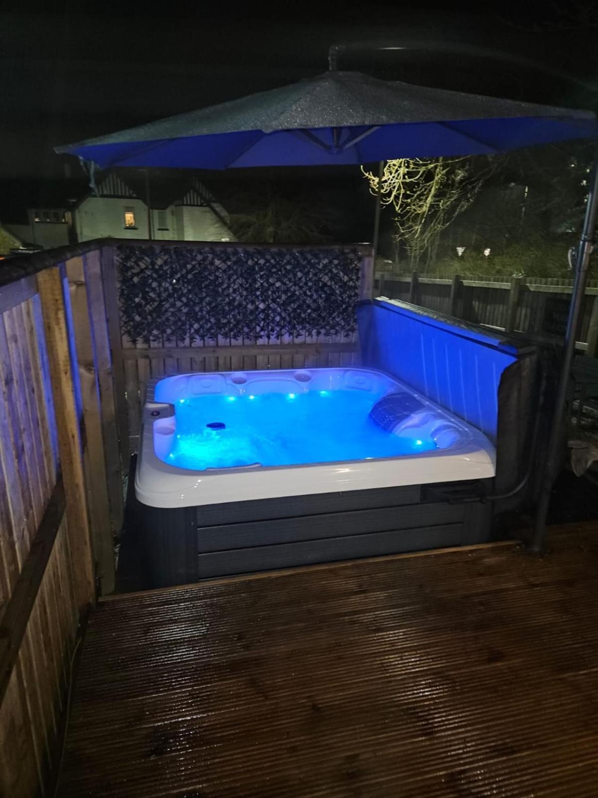 Morvan Pod & Hot Tub Форт-Вільям Екстер'єр фото